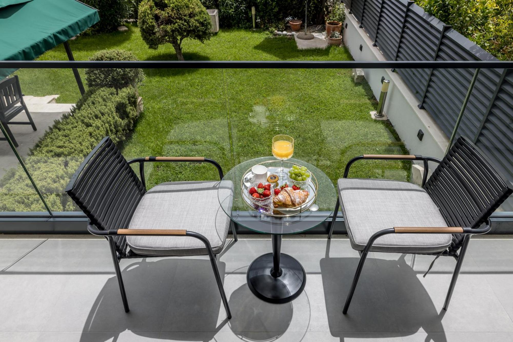 Lux Garden Luxury 2 *
