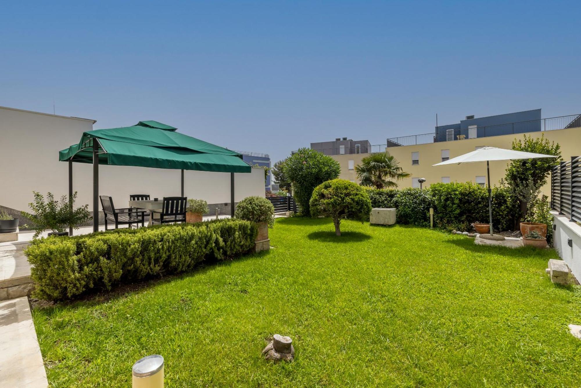 Lux Garden Luxury 2 Apartment Split