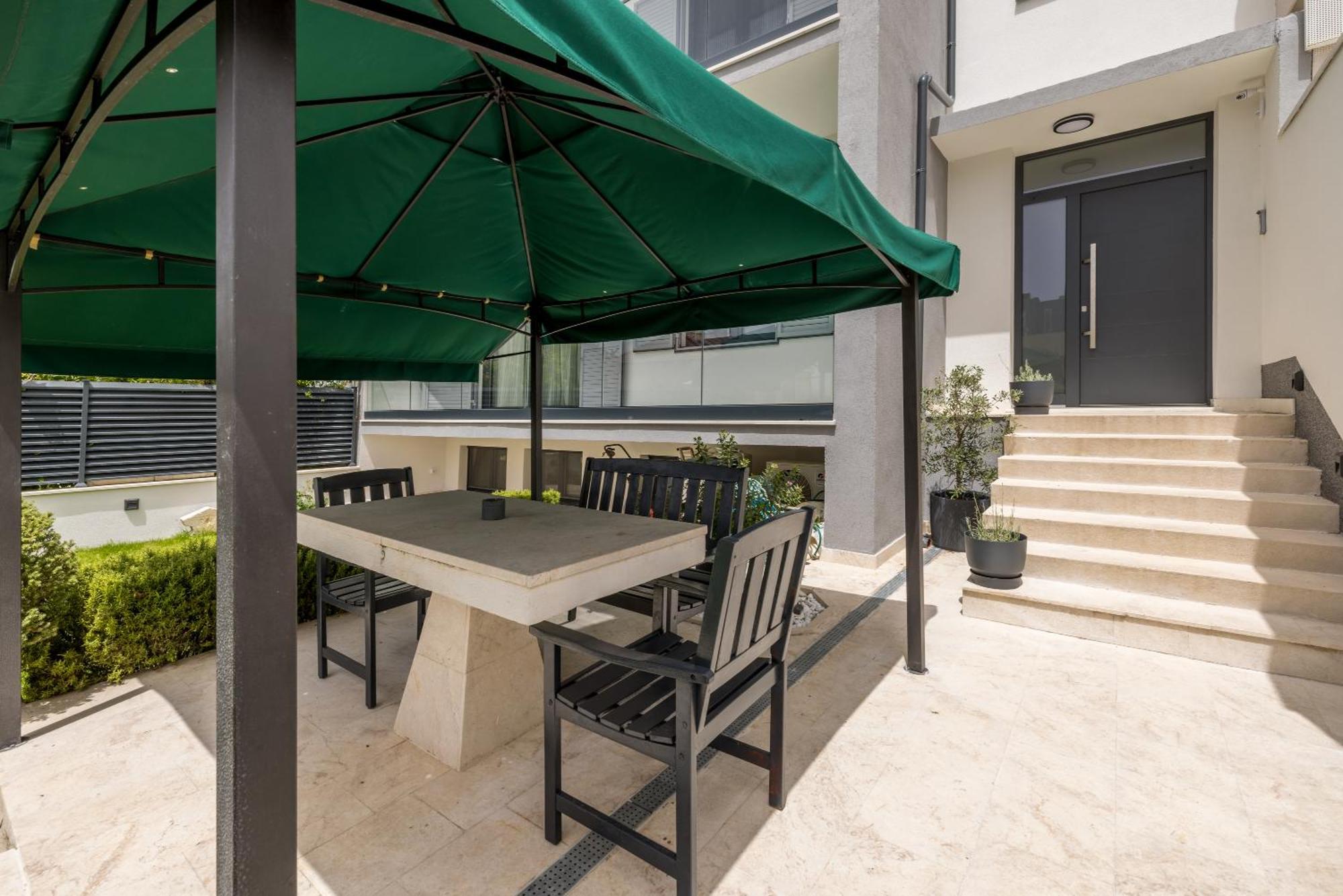 Apartment Lux Garden Luxury 2