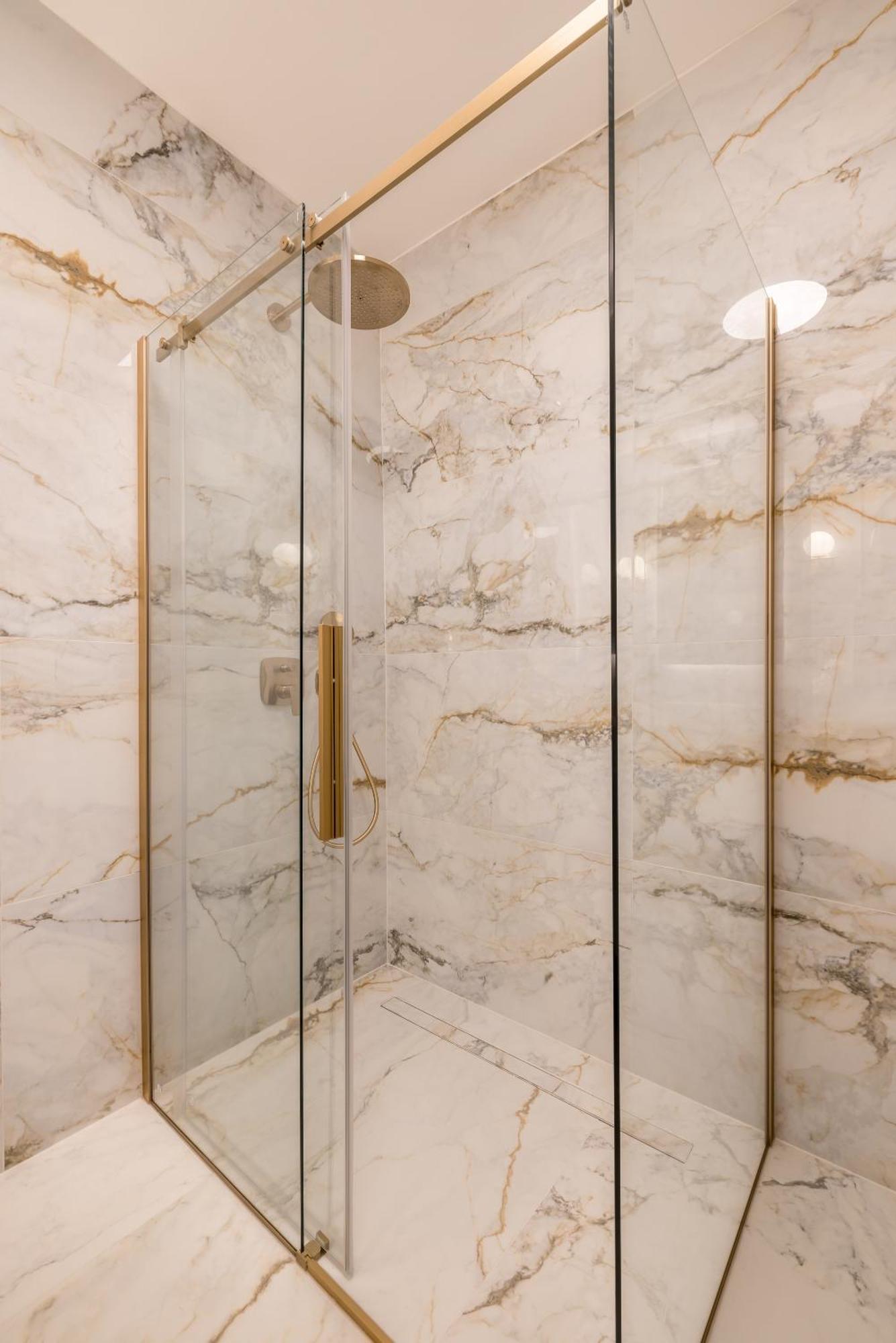 Apartment Lux Garden Luxury 2 *